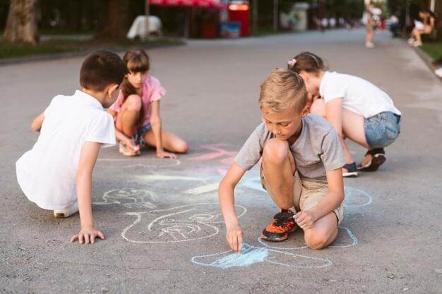 Play with chalk